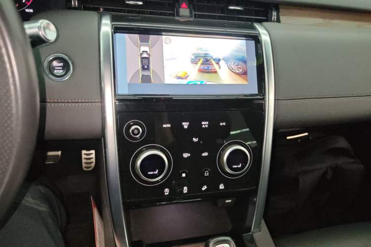 Used Land Rover Discovery Sport 2022 249 PS R-Dynamic SE Performance Tech Edition 5 Seats Audio And AC Panel