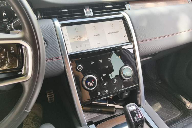 Used Land Rover Discovery Sport 2022 Restyled 249 PS R-Dynamic SE Performance Tech Edition 5 Seats Audio And AC Panel