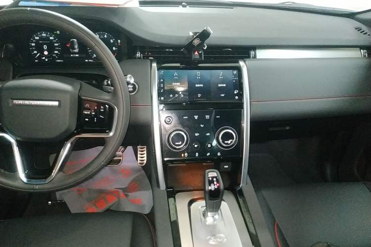 Used Land Rover Discovery Sport 2022 249 PS Metropolitan Edition 5 Seats Audio And AC Panel