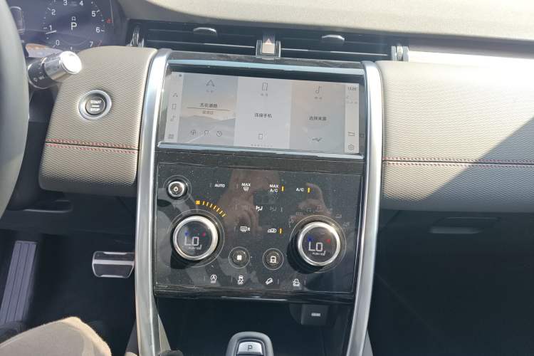 Used Land Rover Discovery Sport 2022 Revised Version 249 PS R-Dynamic S Performance Edition 5 Seats Audio And AC Panel