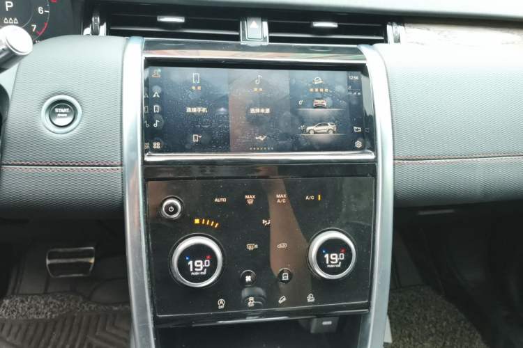 Used Land Rover Discovery Sport 2022 249 PS R-Dynamic S Performance Edition 5 Seats Audio And AC Panel