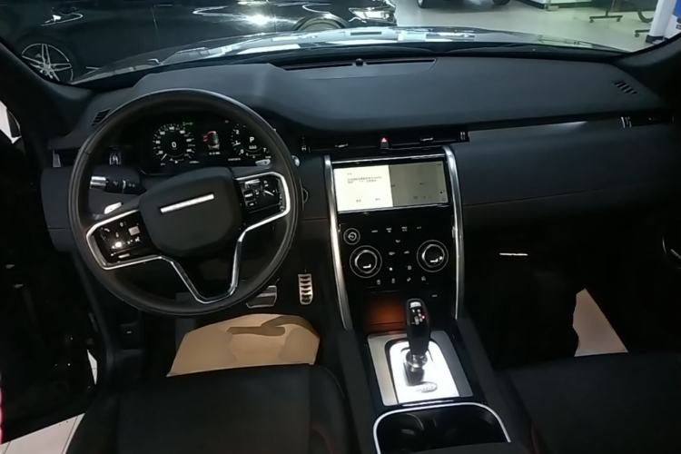Used Land Rover Discovery Sport 2022 249 PS Metropolitan Edition 5 Seats Center Console