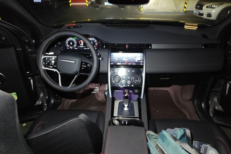 Used Land Rover Discovery Sport 2022 249 PS Metropolitan Edition 5 Seats Center Console
