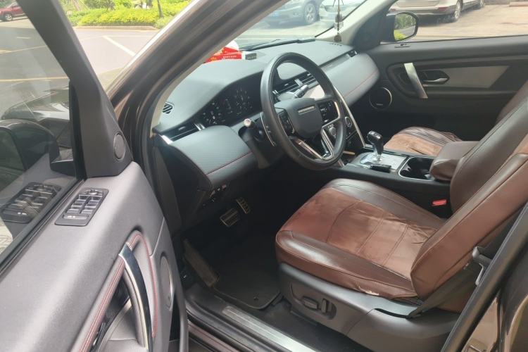 Used Land Rover Discovery Sport 2022 249 PS Metropolitan Edition 5 Seats Driver Seat