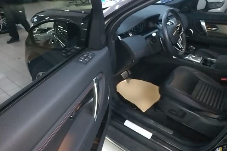Used Land Rover Discovery Sport 2022 249 PS Metropolitan Edition 5 Seats Driver Seat