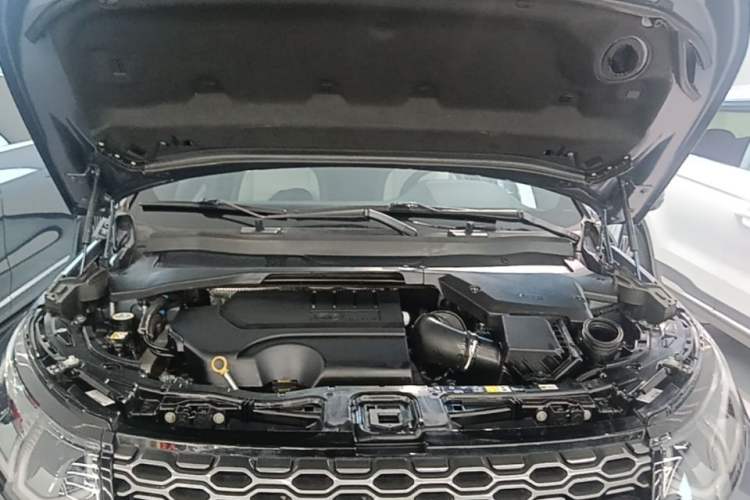 Used Land Rover Discovery Sport 2022 249 PS R-Dynamic S Performance Edition 5 Seats Engine Bay