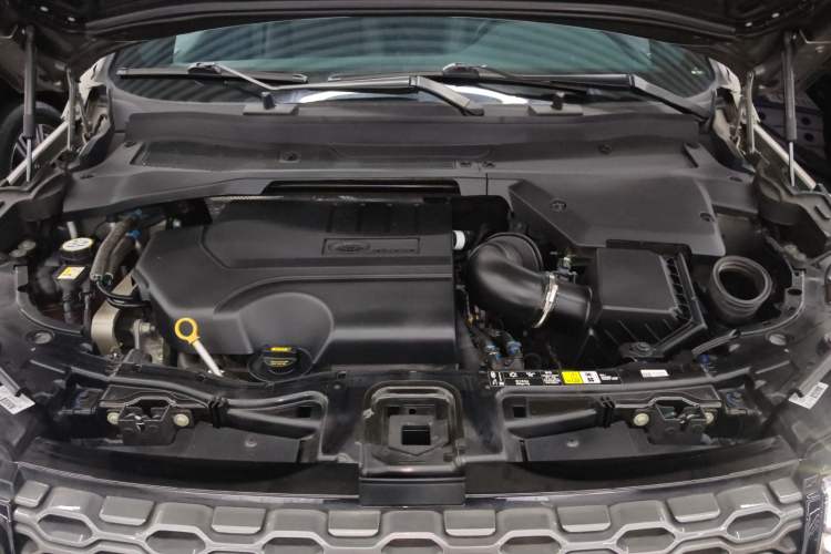 Used Land Rover Discovery Sport 2022 249 PS R-Dynamic SE Performance Tech Edition 5 Seats Engine Bay