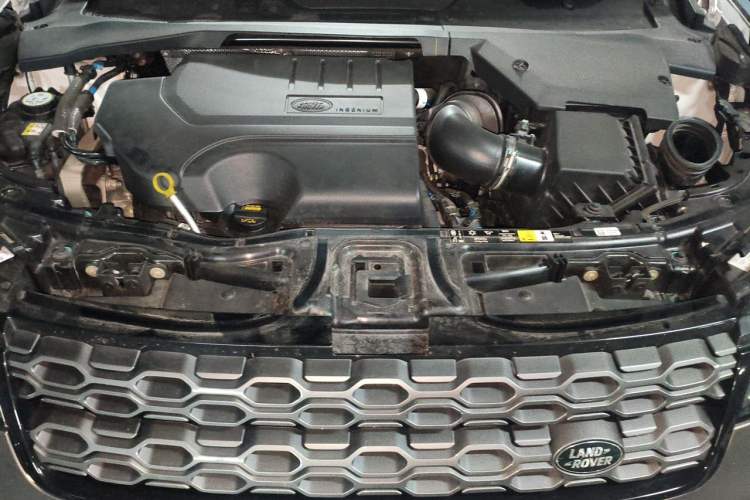 Used Land Rover Discovery Sport 2022 Revised Version 2 249 PS R-Dynamic SE Performance Tech Edition 5 Seats Engine Bay