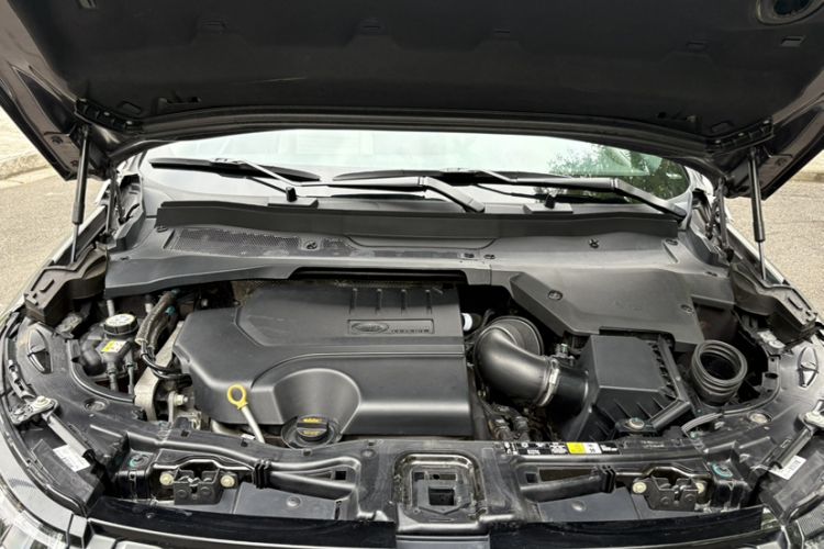 Used Land Rover Discovery Sport 2022 249 PS R-Dynamic S Performance Edition 5 Seats Engine Bay