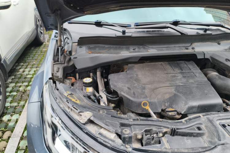 Used Land Rover Discovery Sport 2022 249 PS R-Dynamic S Performance Edition 5 Seats Engine Bay Right