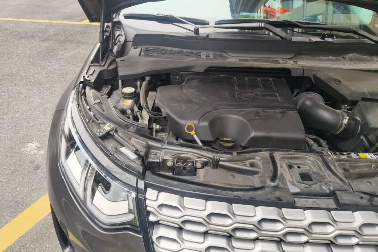 Used Land Rover Discovery Sport 2022 249 PS Metropolitan Edition 5 Seats Engine Bay Right