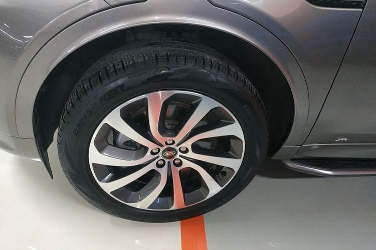 Used Land Rover Discovery Sport 2022 249 PS Metropolitan Edition 5 Seats Exterior 3