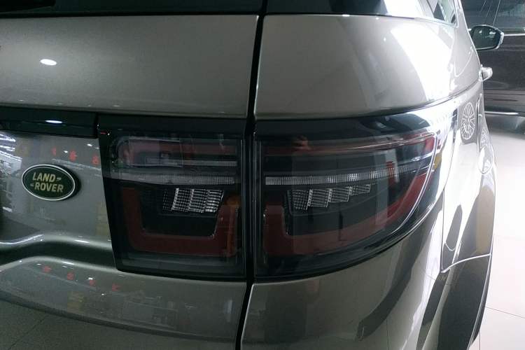 Used Land Rover Discovery Sport 2022 249 PS R-Dynamic S Performance Edition 5 Seats Exterior 3