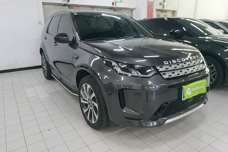 Used Land Rover Discovery Sport 2022 249 PS Metropolitan Edition 5 Seats Front Right 45 Deg