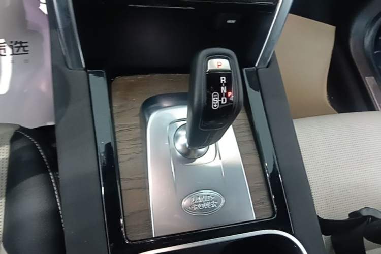 Used Land Rover Discovery Sport 2022 249 PS R-Dynamic S Performance Edition 5 Seats Gear Lever