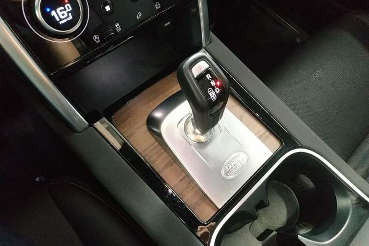 Used Land Rover Discovery Sport 2022 249 PS R-Dynamic S Performance Edition 5 Seats Gear Lever
