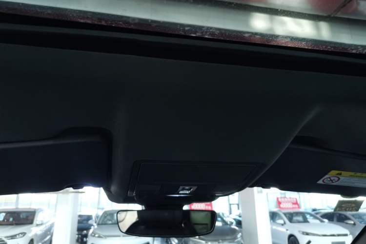 Used Land Rover Discovery Sport 2022 249 PS R-Dynamic SE Performance Tech Edition 5 Seats Headliner