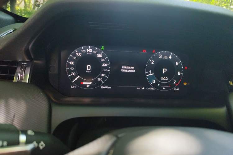 Used Land Rover Discovery Sport 2022 249 PS R-Dynamic S Performance Edition 5 Seats Instrument Cluster