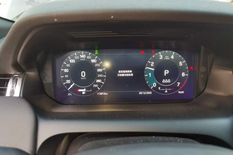 Used Land Rover Discovery Sport 2022 Revised Version 249 PS Metropolitan Edition Instrument Cluster