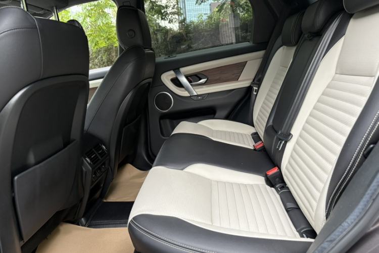 Used Land Rover Discovery Sport 2022 249 PS R-Dynamic S Performance Edition 5 Seats Interior 1