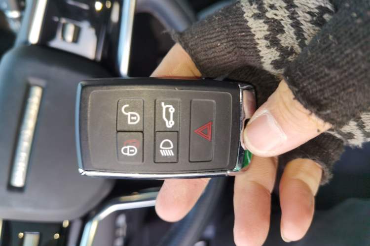 Used Land Rover Discovery Sport 2022 Revised Version 249 PS Metropolitan Edition Interior 1
