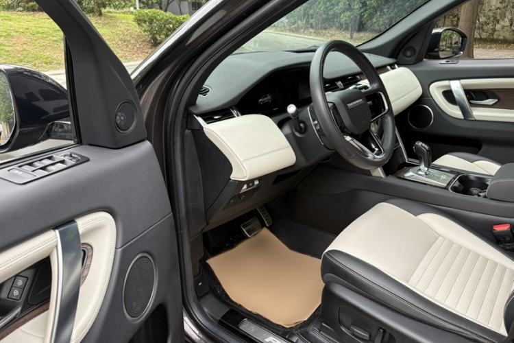 Used Land Rover Discovery Sport 2022 249 PS R-Dynamic S Performance Edition 5 Seats Interior 10