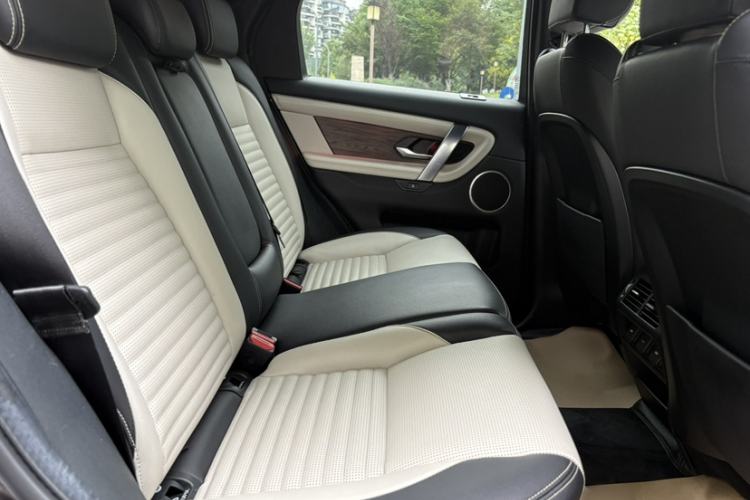 Used Land Rover Discovery Sport 2022 249 PS R-Dynamic S Performance Edition 5 Seats Interior 6