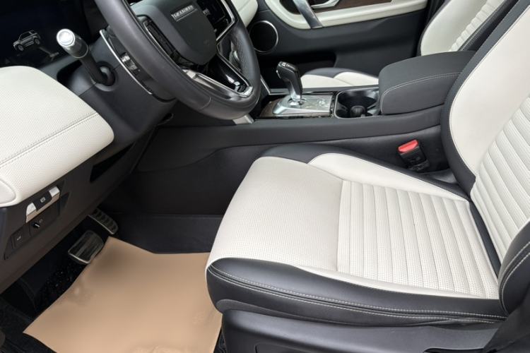 Used Land Rover Discovery Sport 2022 249 PS R-Dynamic S Performance Edition 5 Seats Interior 7