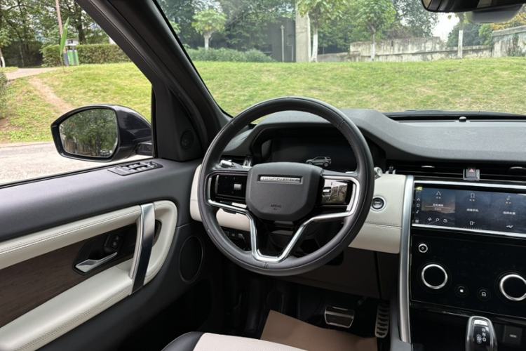 Used Land Rover Discovery Sport 2022 249 PS R-Dynamic S Performance Edition 5 Seats Interior 9