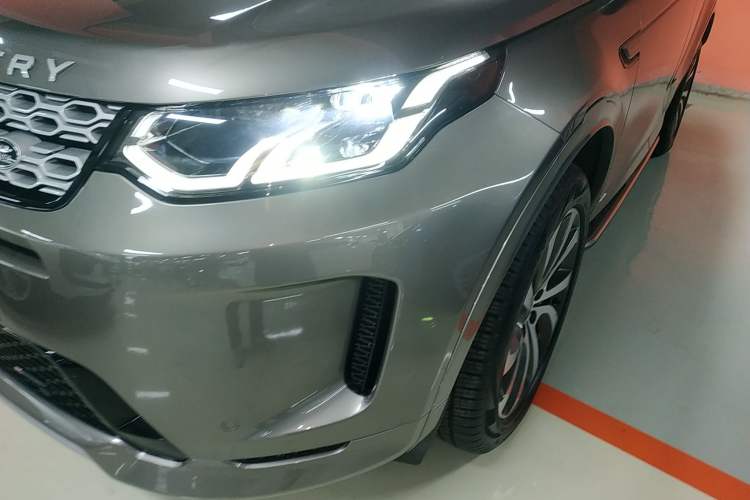 Used Land Rover Discovery Sport 2022 249 PS Metropolitan Edition 5 Seats Left Front Headlight