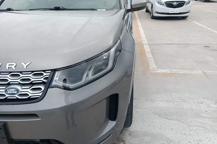 Used Land Rover Discovery Sport 2022 249 PS Metropolitan Edition 5 Seats Left Front Headlight