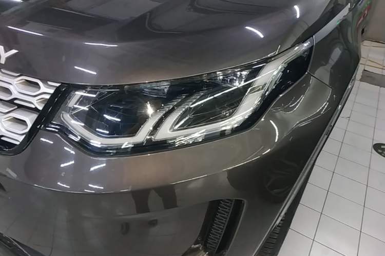 Used Land Rover Discovery Sport 2022 249 PS Metropolitan Edition 5 Seats Left Front Headlight