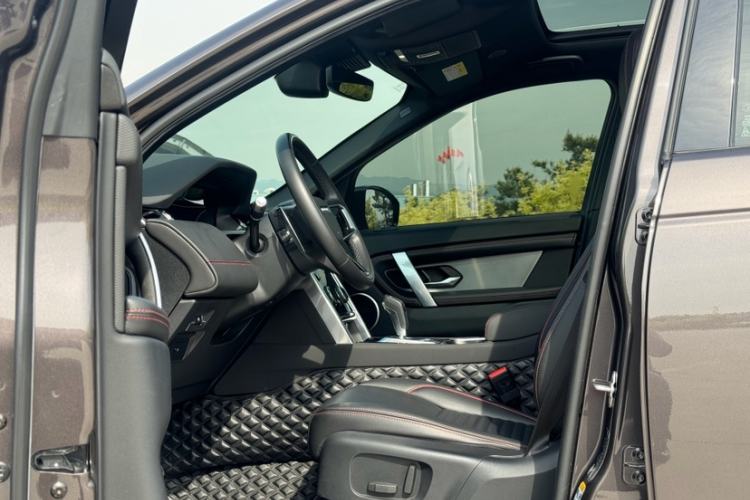 Used Land Rover Discovery Sport 2022 249 PS Metropolitan Edition 5 Seats Left Front Seat