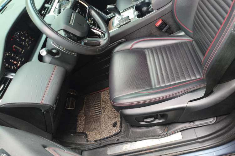 Used Land Rover Discovery Sport 2022 249 PS R-Dynamic S Performance Edition 5 Seats Left Front Seat