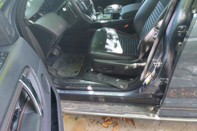 Used Land Rover Discovery Sport 2022 249 PS R-Dynamic S Performance Edition 5 Seats Left Front Seat