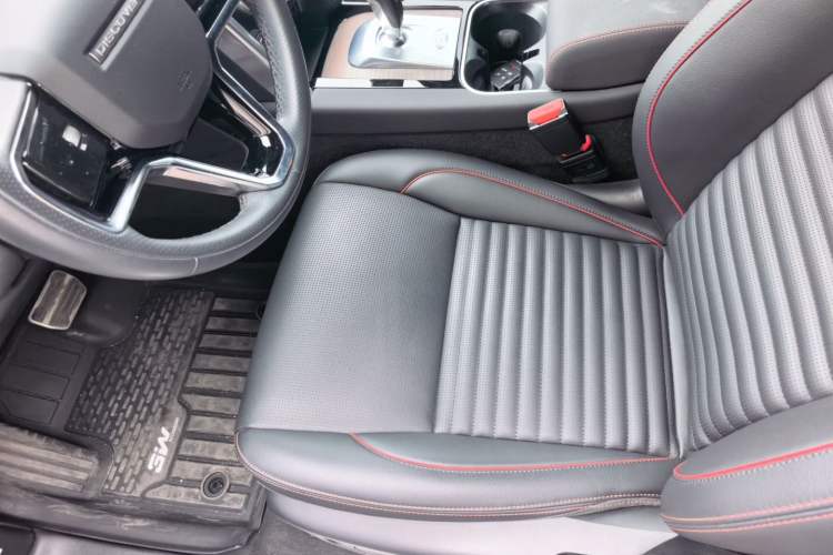Used Land Rover Discovery Sport 2022 249 PS R-Dynamic S Performance Edition 5 Seats Left Front Seat