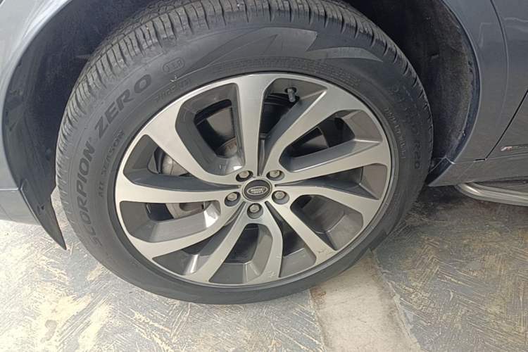 Used Land Rover Discovery Sport 2022 249 PS R-Dynamic S Performance Edition 5 Seats Left Front Wheel Hub