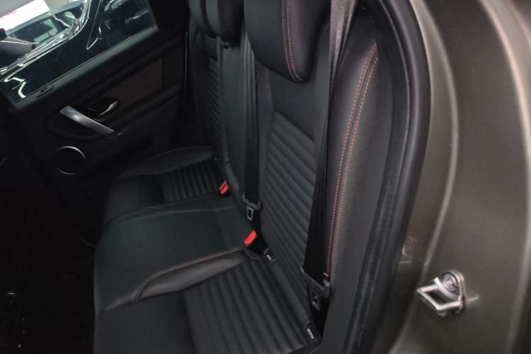 Used Land Rover Discovery Sport 2022 249 PS R-Dynamic SE Performance Tech Edition 5 Seats Left Rear Seat