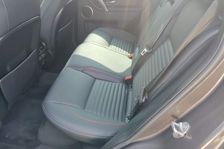 Used Land Rover Discovery Sport 2022 Revised Version 249 PS R-Dynamic S Performance Edition 5 Seats Left Rear Seat