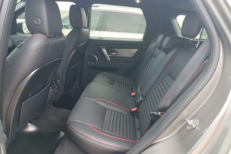 Used Land Rover Discovery Sport 2022 249 PS Metropolitan Edition 5 Seats Left Rear Seat