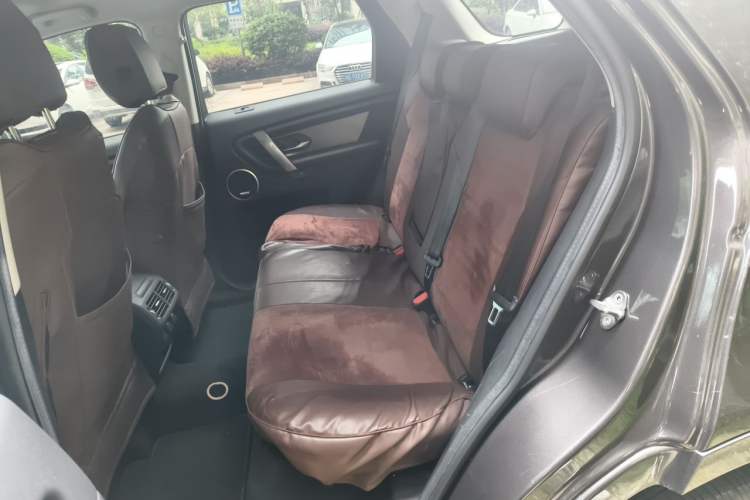 Used Land Rover Discovery Sport 2022 249 PS Metropolitan Edition 5 Seats Left Rear Seat