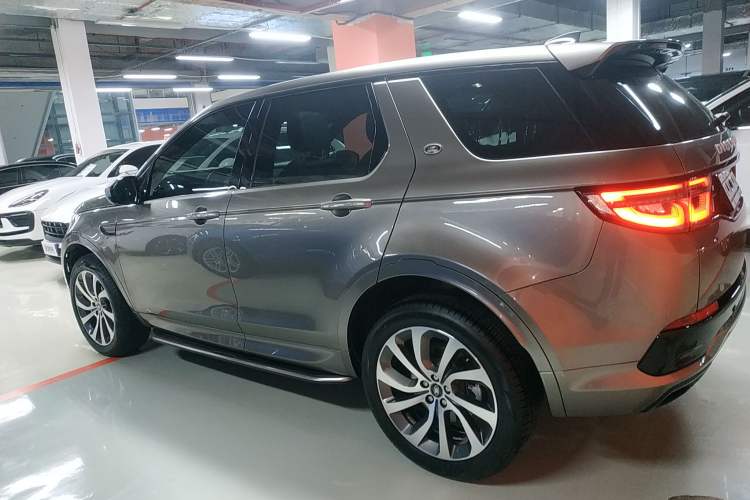 Used Land Rover Discovery Sport 2022 249 PS Metropolitan Edition 5 Seats Left Side