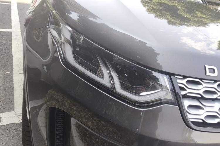 Used Land Rover Discovery Sport 2022 Revised Version 249 PS R-Dynamic S Performance Edition 5 Seats Right Front Headlight