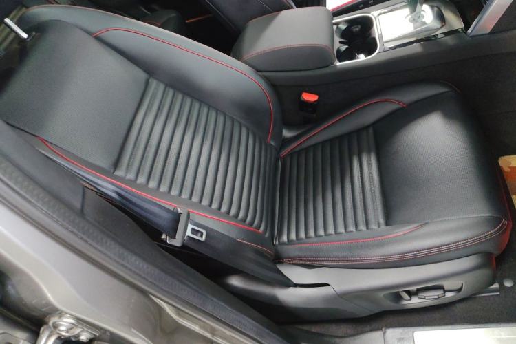 Used Land Rover Discovery Sport 2022 249 PS Metropolitan Edition 5 Seats Right Front Seat