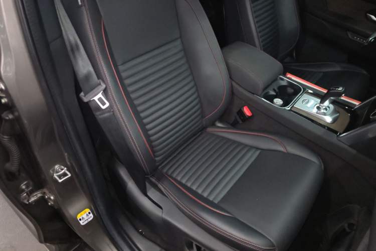 Used Land Rover Discovery Sport 2022 249 PS R-Dynamic SE Performance Tech Edition 5 Seats Right Front Seat