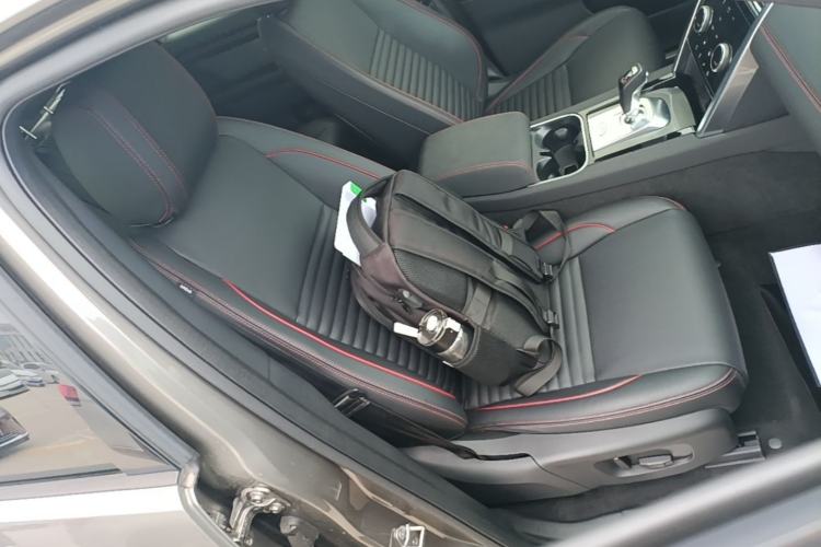 Used Land Rover Discovery Sport 2022 249 PS Metropolitan Edition 5 Seats Right Front Seat