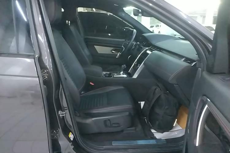 Used Land Rover Discovery Sport 2022 249 PS Metropolitan Edition 5 Seats Right Front Seat