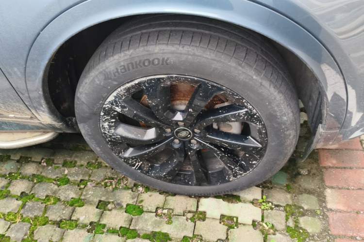 Used Land Rover Discovery Sport 2022 249 PS R-Dynamic S Performance Edition 5 Seats Right Front Wheel Hub