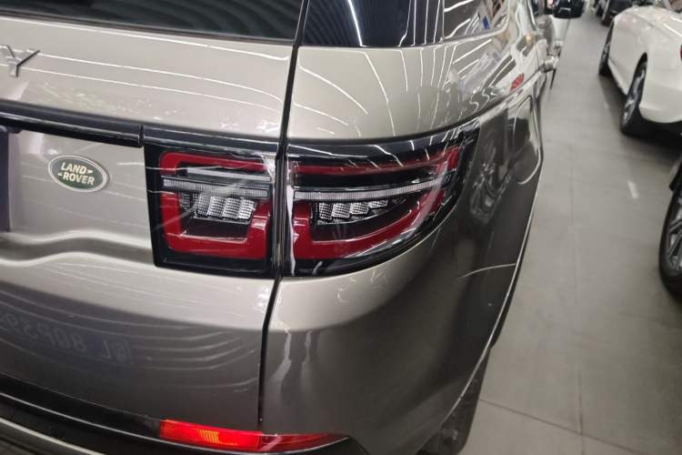 Used Land Rover Discovery Sport 2022 249 PS R-Dynamic SE Performance Tech Edition 5 Seats Right Rear Taillight