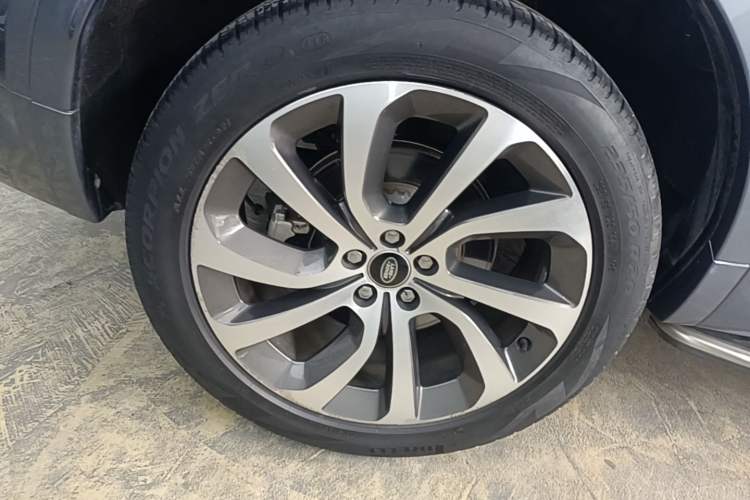 Used Land Rover Discovery Sport 2022 249 PS R-Dynamic S Performance Edition 5 Seats Right Rear Wheel Hub